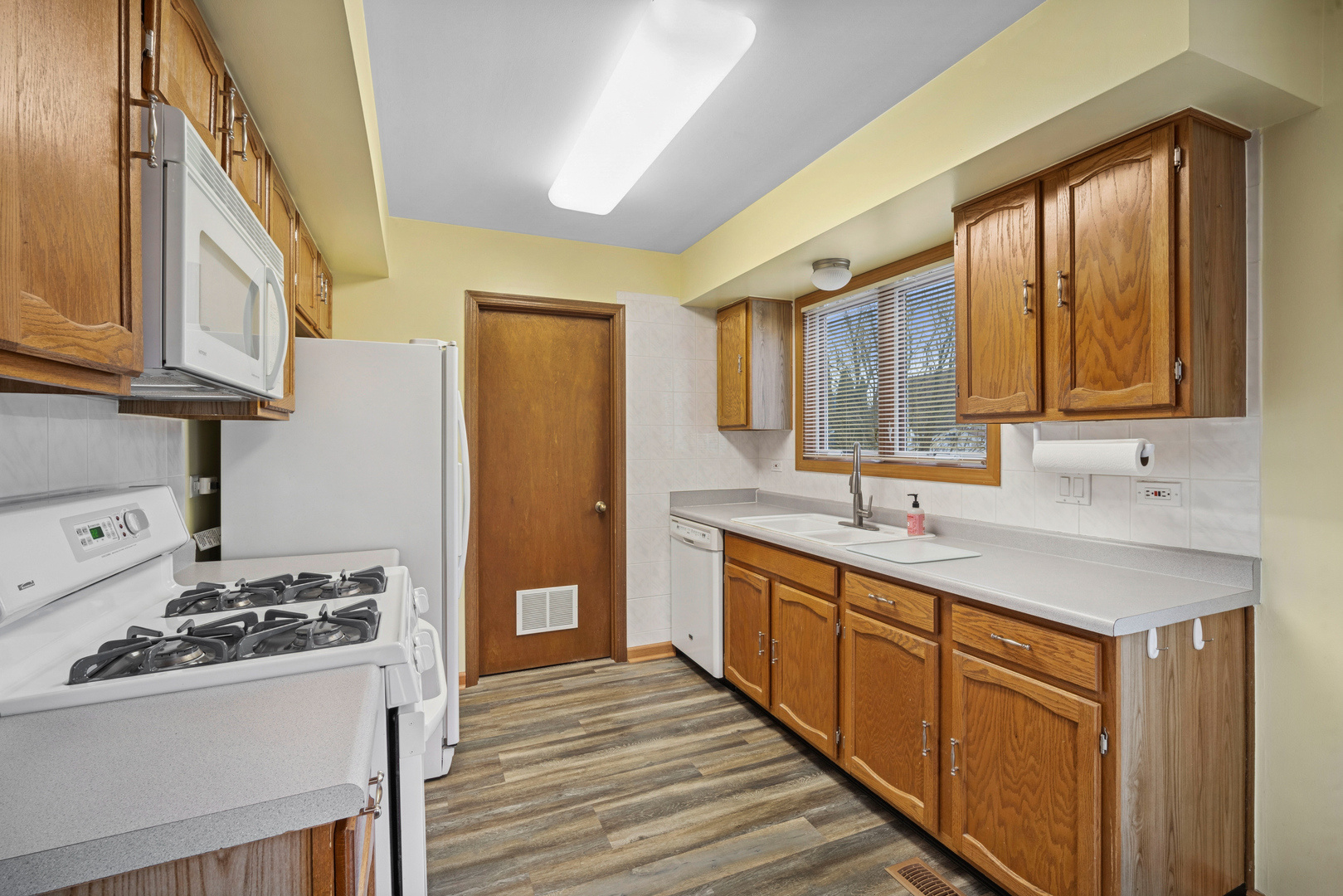 105 Red Cedar Drive Streamwood, IL 60107 - Photo 6 of 37