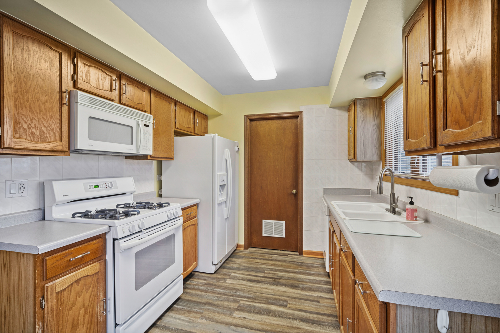 105 Red Cedar Drive Streamwood, IL 60107 - Photo 7 of 37