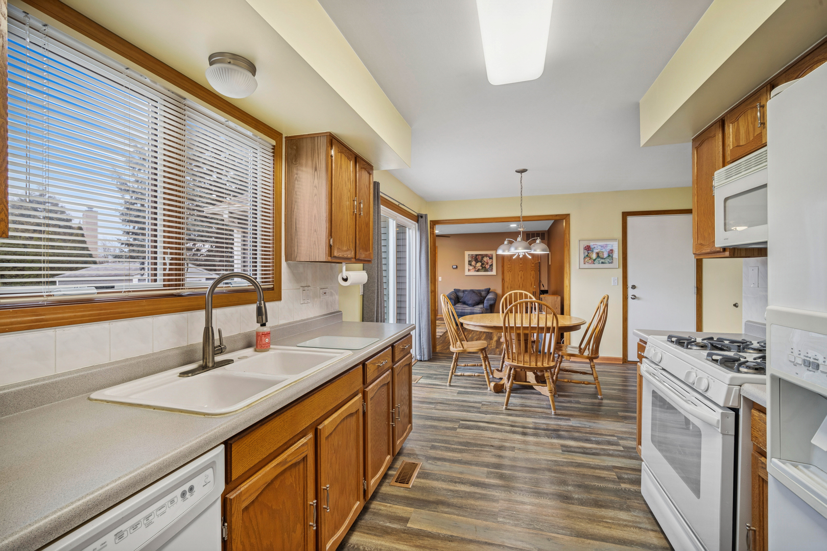 105 Red Cedar Drive Streamwood, IL 60107 - Photo 8 of 37