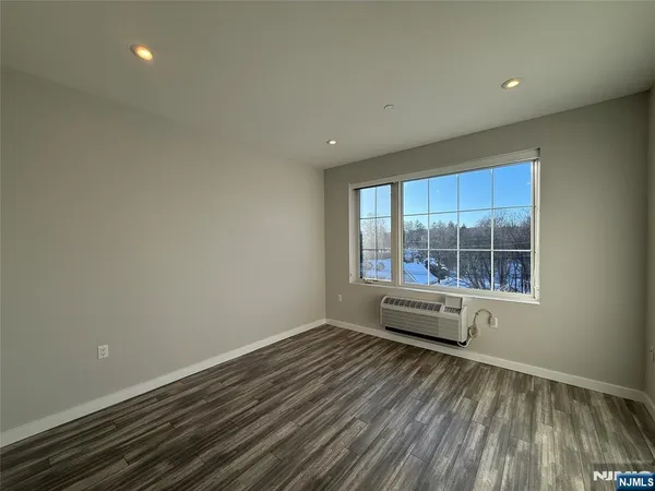 $2,895 | 62 Broadway, Unit 303, Woodcliff Lake, NJ 07677