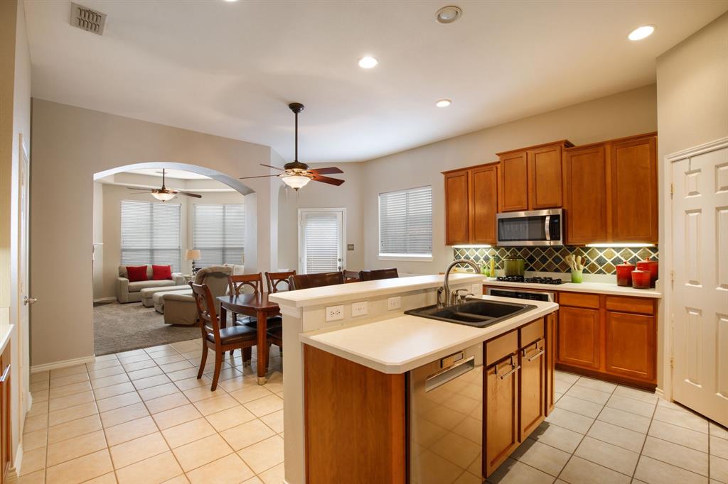 1670 Carson Lane Frisco, TX 75033 - Photo 10 of 40