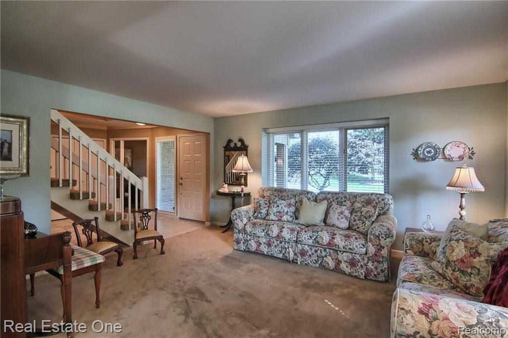 31135 Country Ridge Circle Farmington Hills, MI 48331 - Photo 8 of 37
