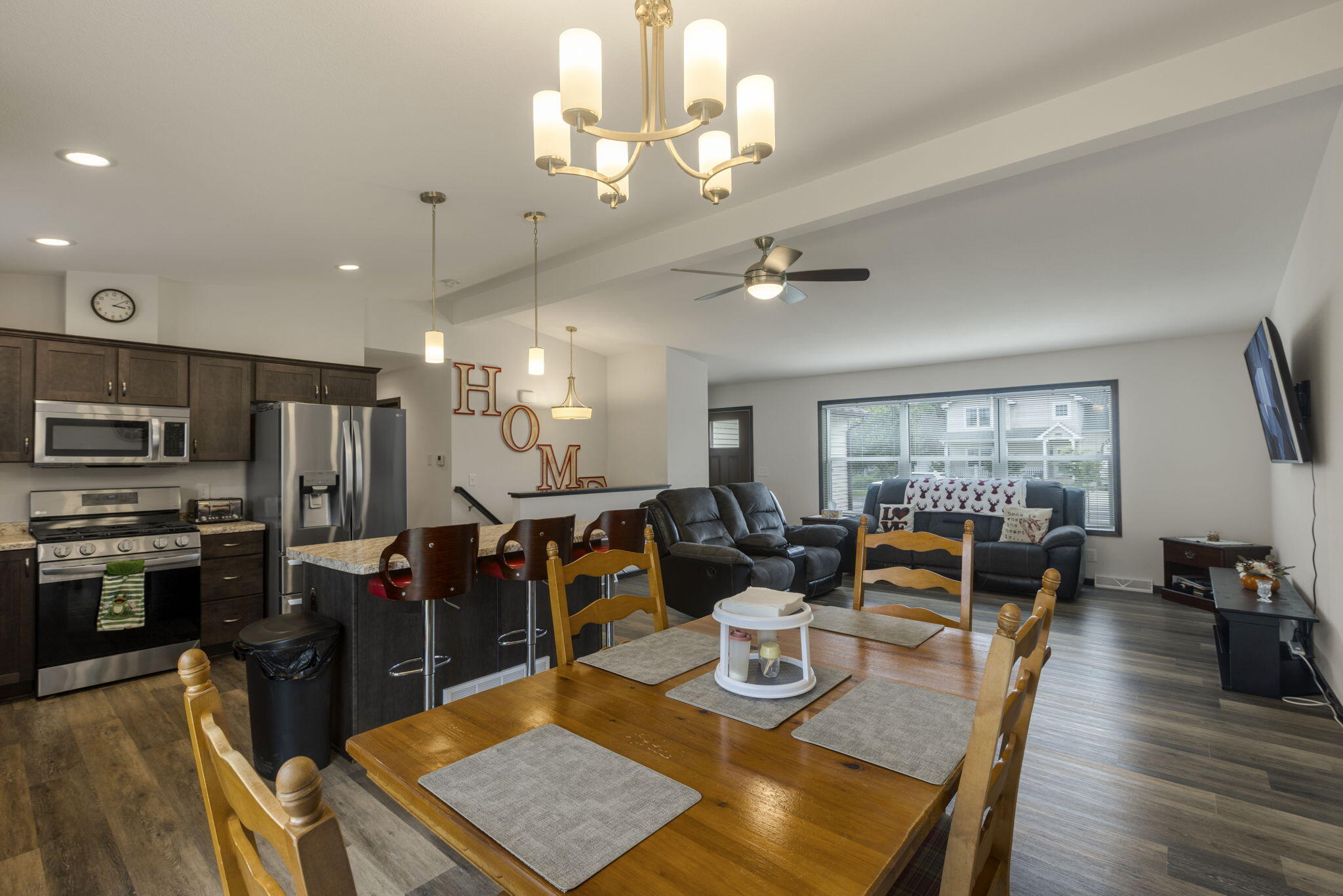 1115 Tamarack Street Delavan, WI 53115 - Photo 8 of 26 Dining/Kitchen