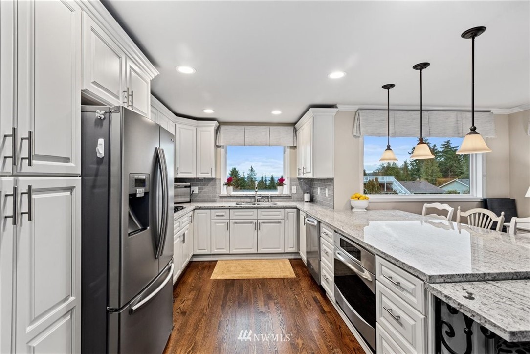 17926 Talbot Road Edmonds, WA 98026 - Photo 11 of 40