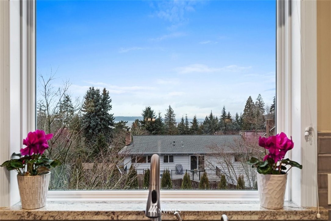 17926 Talbot Road Edmonds, WA 98026 - Photo 12 of 40