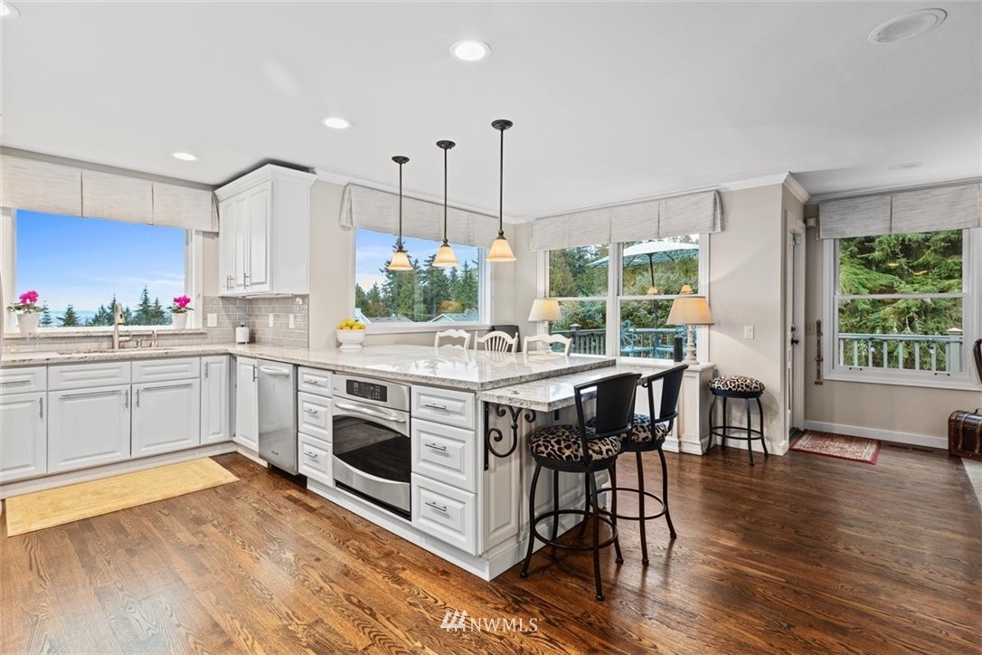 17926 Talbot Road Edmonds, WA 98026 - Photo 13 of 40