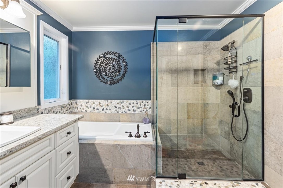 17926 Talbot Road Edmonds, WA 98026 - Photo 18 of 40