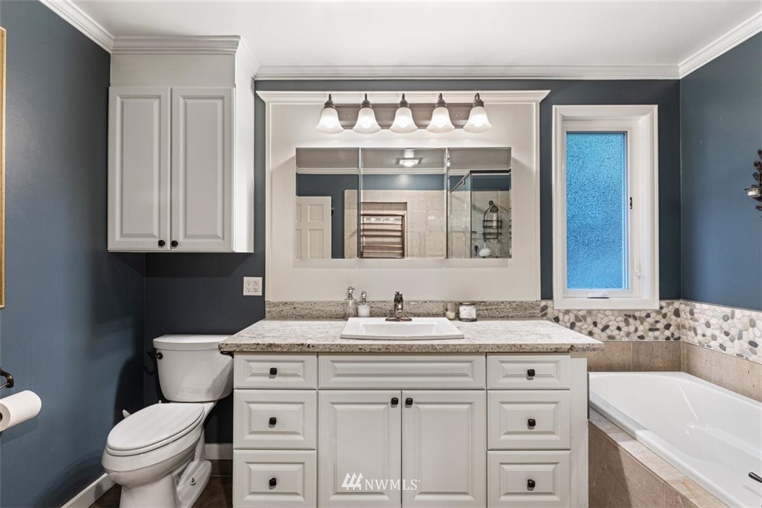 17926 Talbot Road Edmonds, WA 98026 - Photo 19 of 40