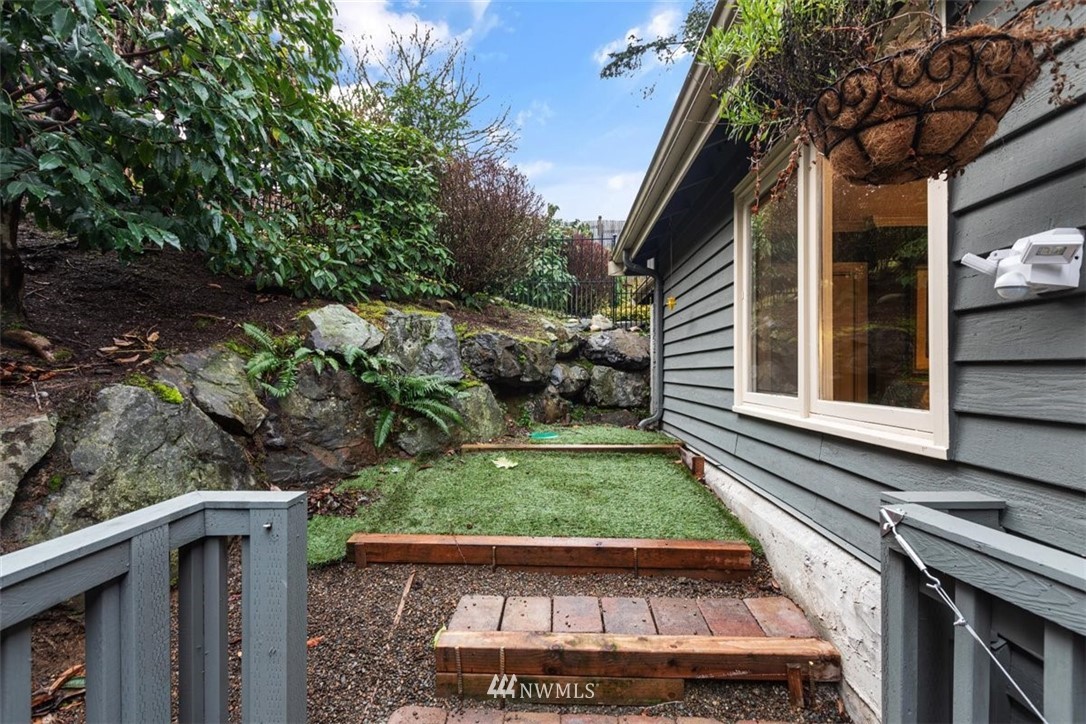 17926 Talbot Road Edmonds, WA 98026 - Photo 32 of 40