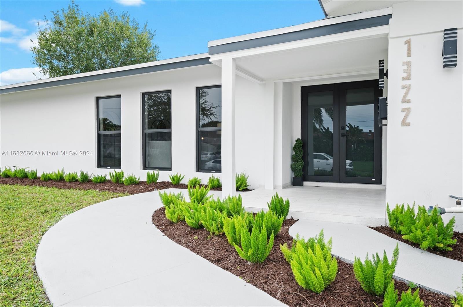 1322 Southwest 9th Street Boca Raton, FL 33486 - Photo 3 of 37