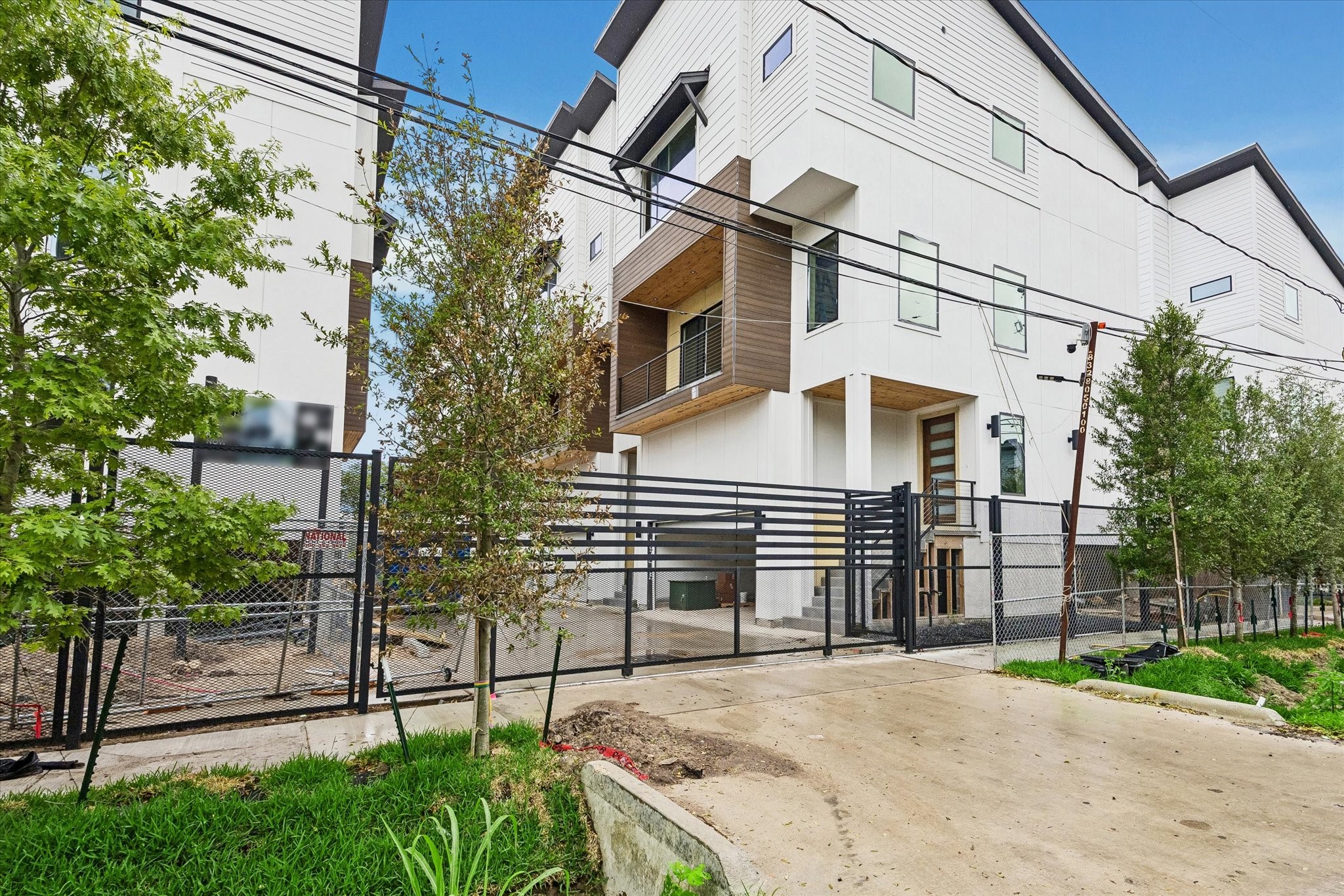 1034 West 17th Street, Unit B Houston, TX 77008 - Photo 20 of 25 Don't miss the opportunity to call one of these houses your home!
