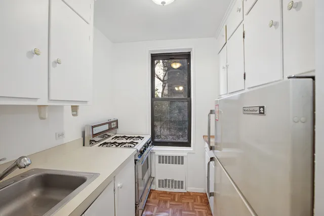 $549,000 | 330 East 80th Street, Unit 2A | Upper East Side