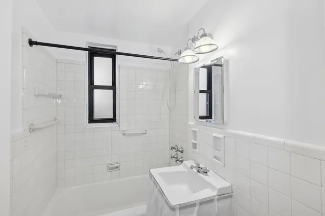 $549,000 | 330 East 80th Street, Unit 2A | Upper East Side