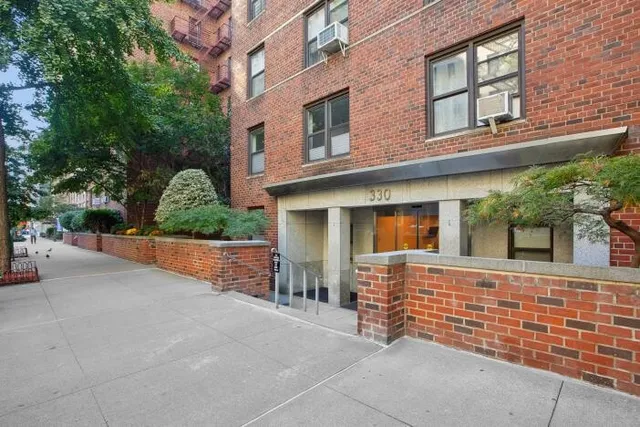 $549,000 | 330 East 80th Street, Unit 2A | Upper East Side