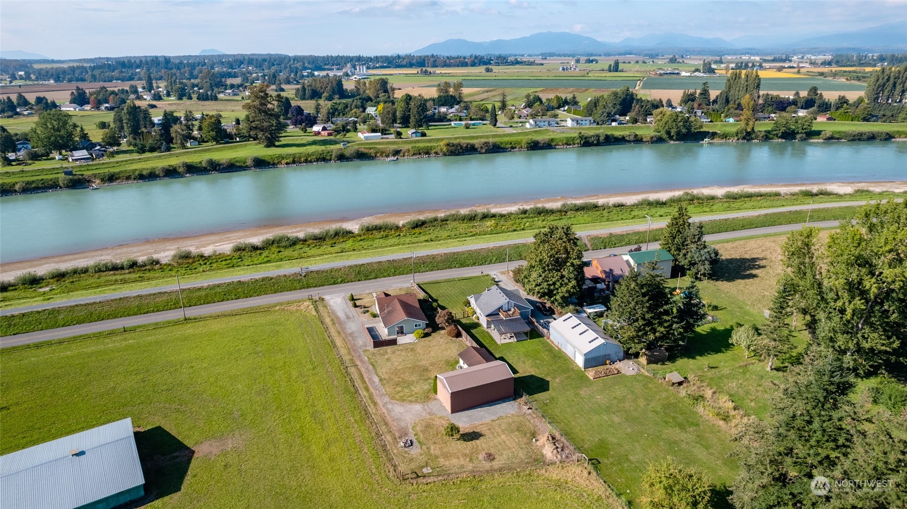 14335 River Bend Road Mount Vernon, WA 98273 - Photo 3 of 32