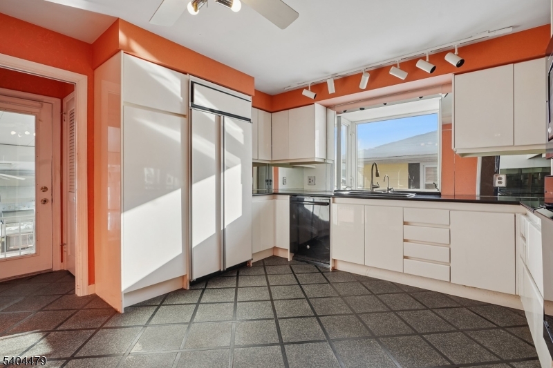 28 Shunpike Road Summit, NJ 07901 - Photo 7 of 24