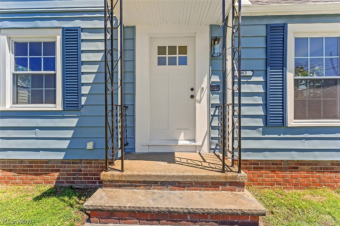 3083 Joslyn Road Cleveland, OH 44111 - Photo 4 of 35 Gallery Image 4