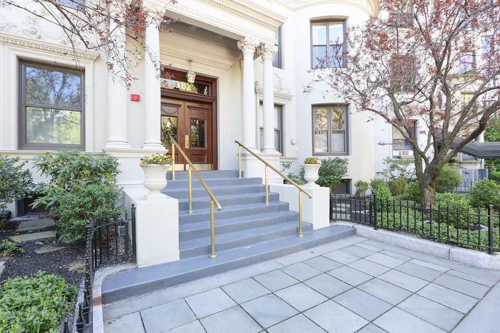 382 Commonwealth Avenue, Unit 24 Boston, MA 02215 - Photo 33 of 36 a view of a house with wooden fence