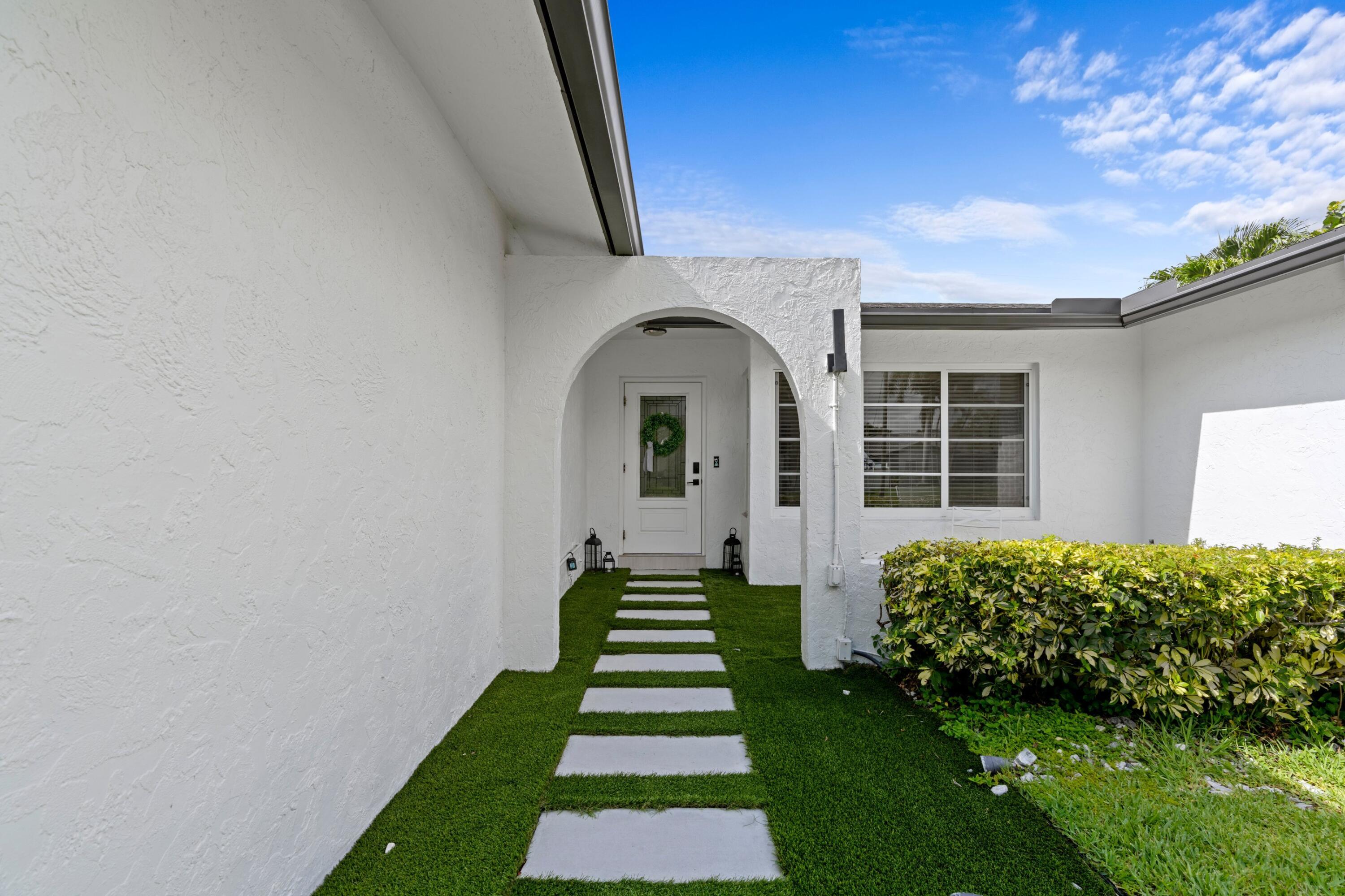 124 Oregon Lane Boca Raton, FL 33487 - Photo 25 of 39 Front