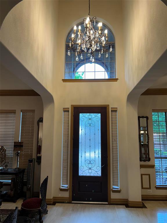 2219 Longview Road Irving, TX 75063 - Photo 11 of 36 a view of a livingroom with a workspace