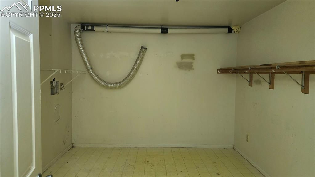 290 Cobblestone Drive Colorado Springs, CO 80906 - Photo 22 of 30 a bathroom with a shower