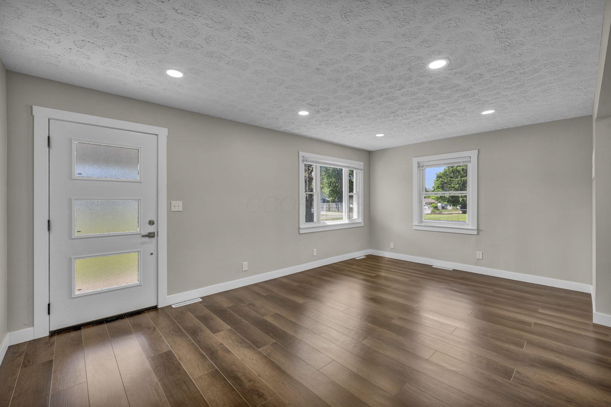 486 Basswood Road Columbus, OH 43207 - Photo 10 of 31 9-web-or-mls-Basswood Rd_8
