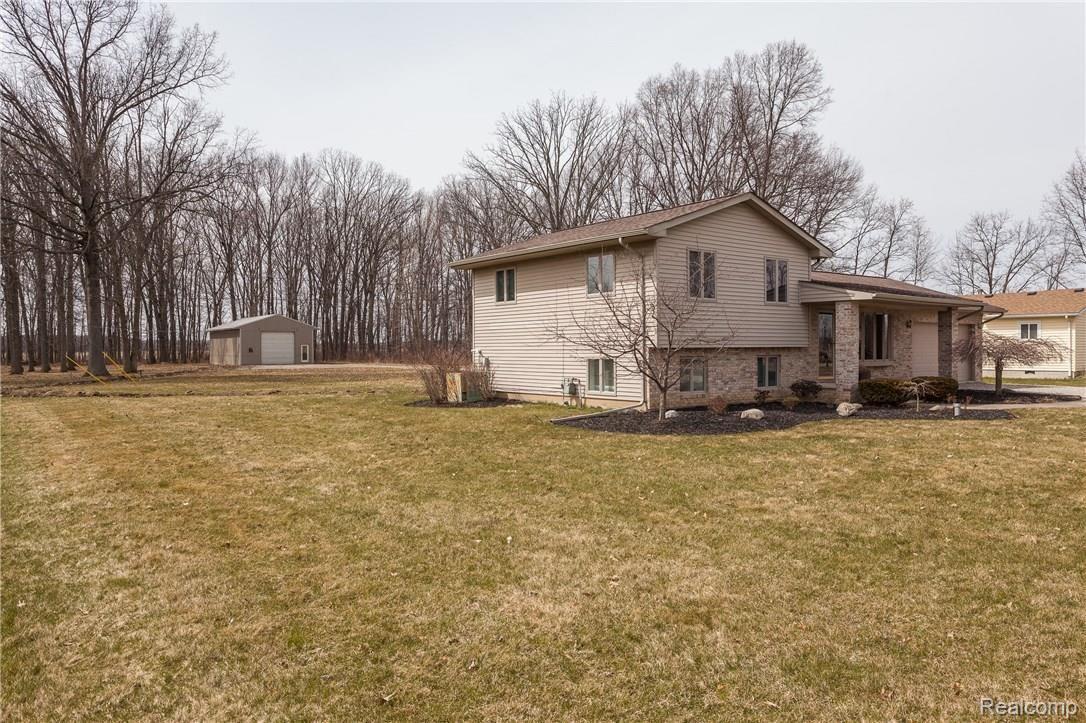 13421 Rosedale Boulevard Carleton, MI 48117 - Photo 4 of 32 IMG_1042.jpg