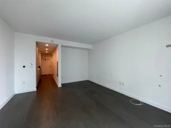 $2,900 | 131-05 40 Road, Unit 18T | Flushing