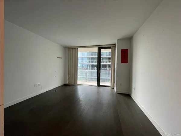 $2,900 | 131-05 40 Road, Unit 18T | Flushing