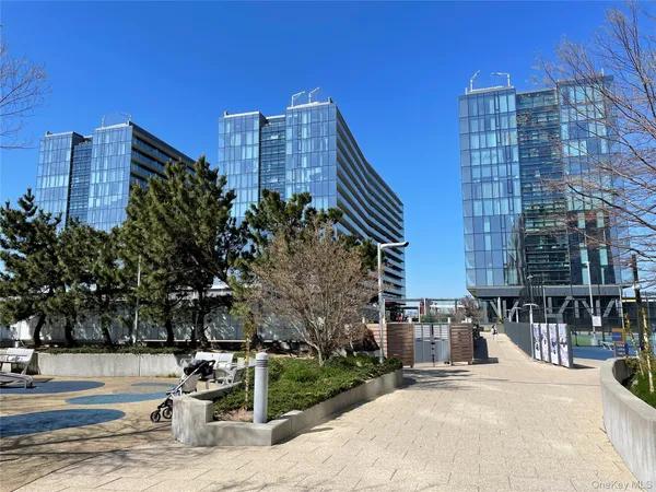 $2,900 | 131-05 40 Road, Unit 18T | Flushing