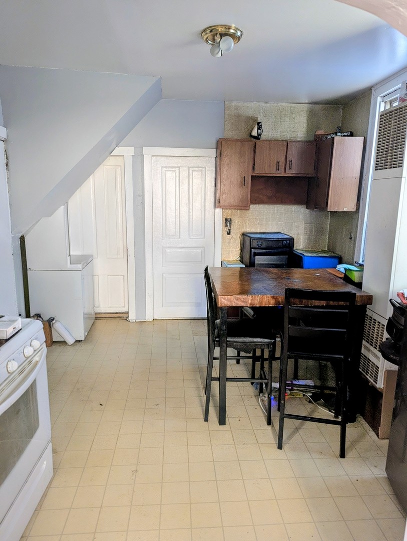 4805 South Elizabeth Street Chicago, IL 60609 - Photo 3 of 18 a reading room with furniture a rug and a window