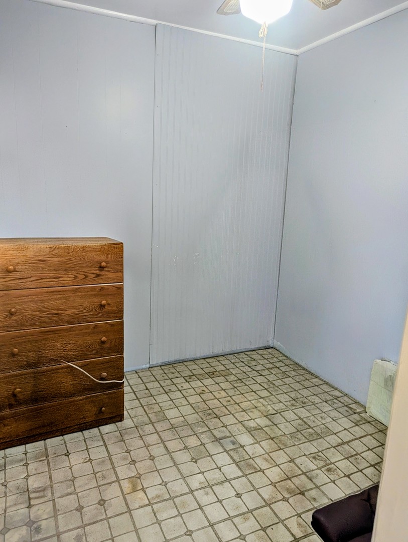 4805 South Elizabeth Street Chicago, IL 60609 - Photo 4 of 18 a view of a closet