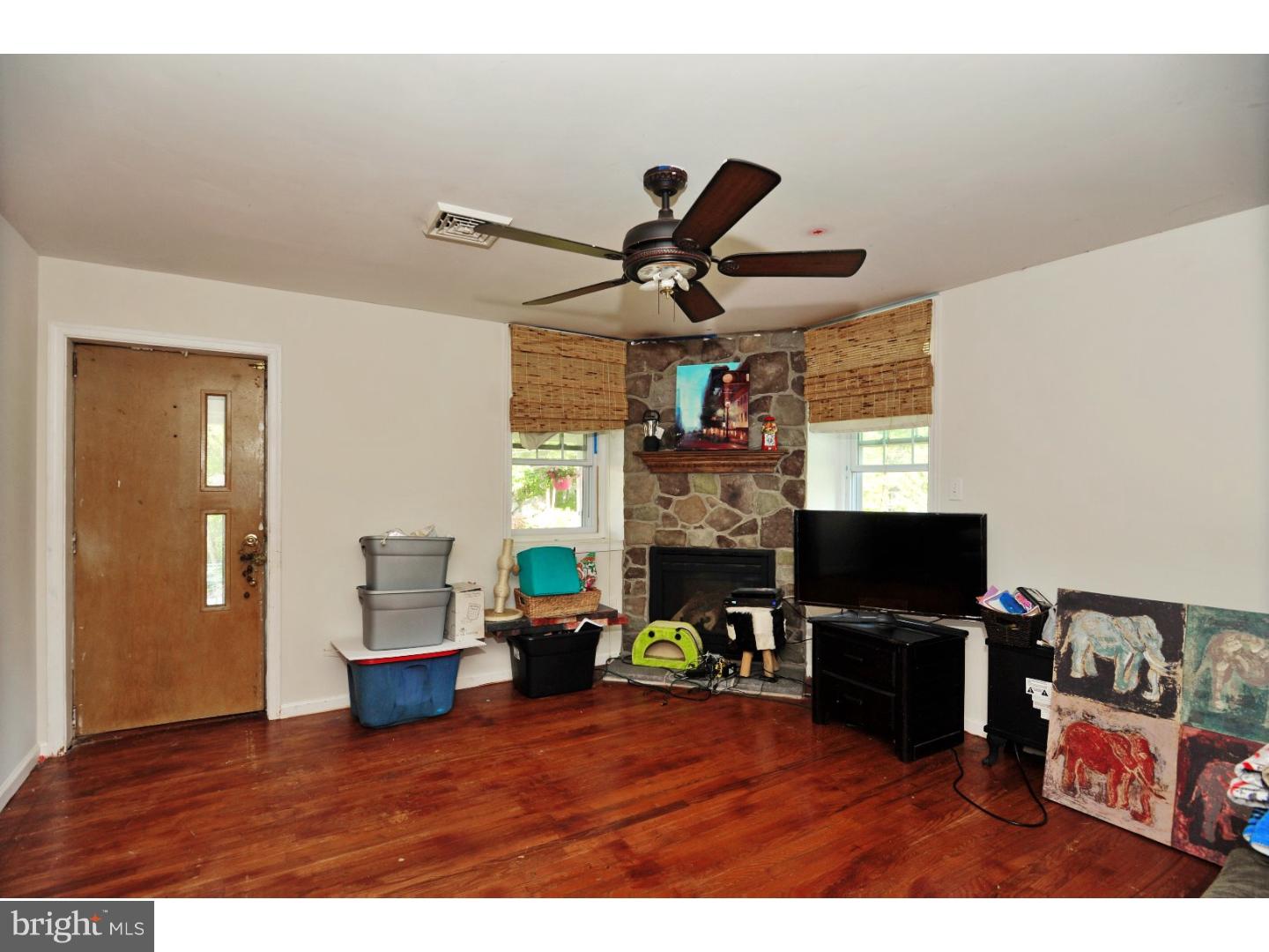 111 Main Street Spring Mount, PA 19473 - Photo 6 of 11 Living Room