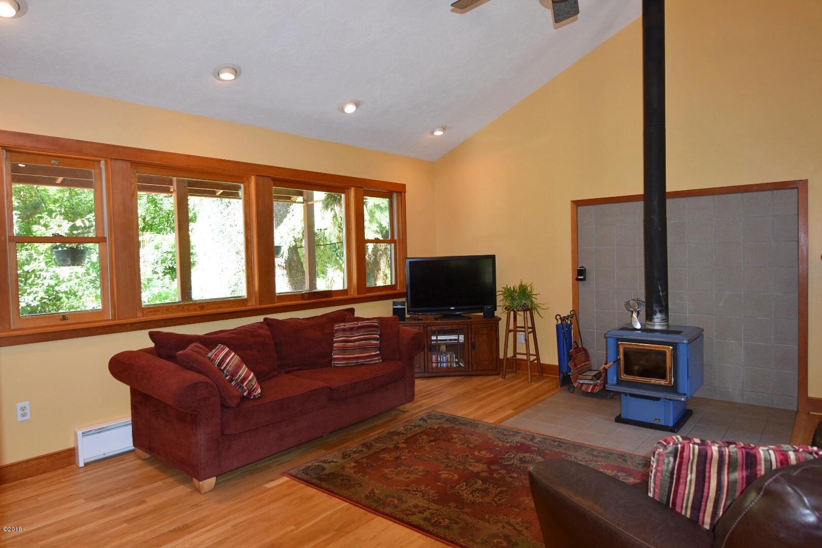 1754 Old River Road Northeast Siletz, OR 97380 - Photo 10 of 42 Living Room