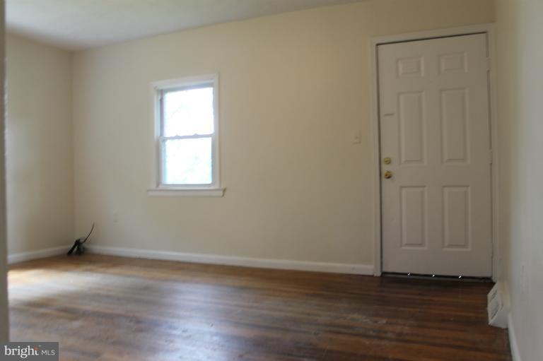 4300 Randolph Road Silver Spring, MD 20906 - Photo 3 of 18 Living Room