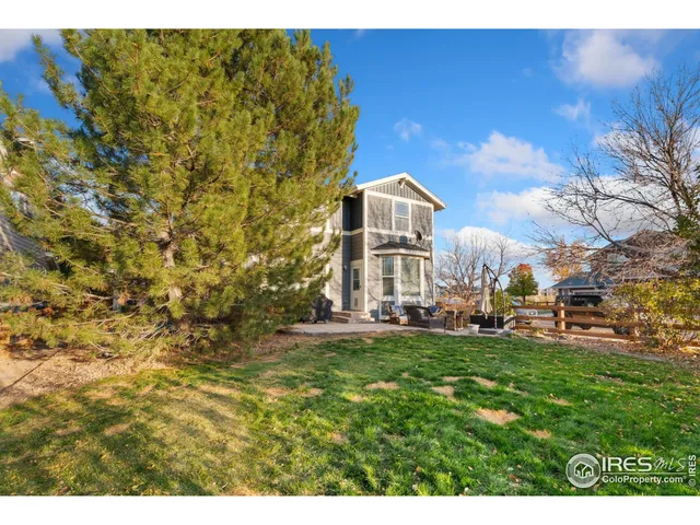 a view of a front of house with a yard