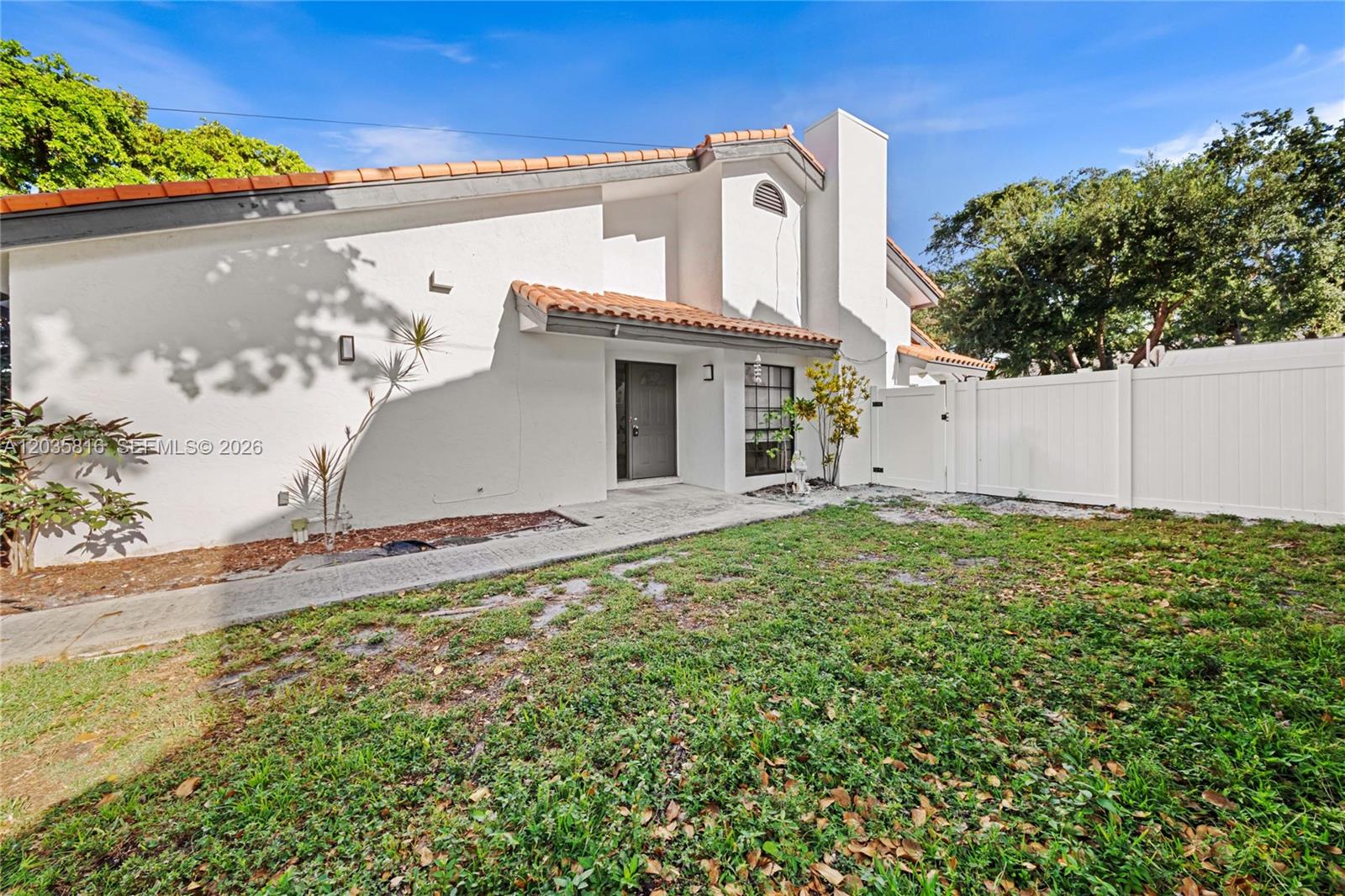443 Northeast 38th Street Boca Raton, FL 33431 - Photo 5 of 38