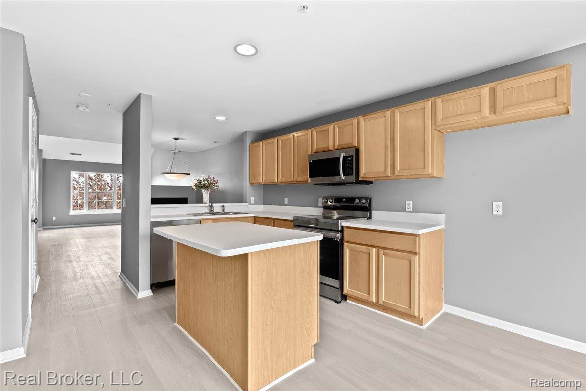 1546 Devon Lane Troy, MI 48084 - Photo 30 of 46 Kitchen