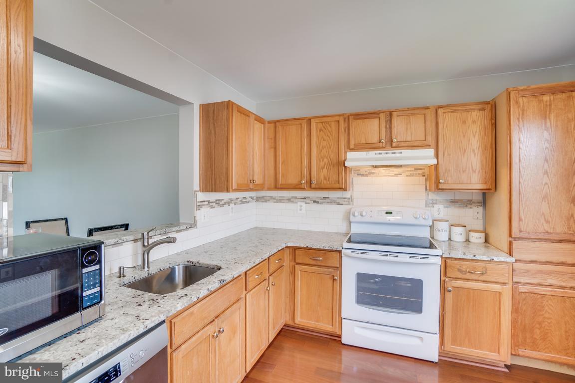 7314 Fountain Spring Court Springfield, VA 22150 - Photo 8 of 26 New Fridge New Dishwasher & Granite Counters