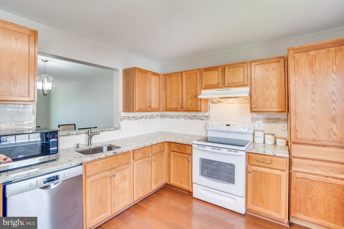 7314 Fountain Spring Court Springfield, VA 22150 - Photo 9 of 26 New Fridge New Dishwasher & Granite Counters