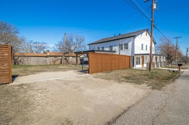 a view of a house with a outdoor space