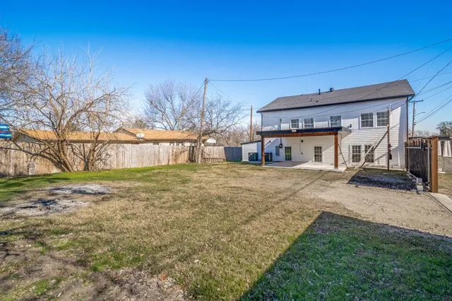 a house view with a outdoor space