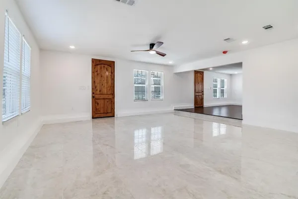 $379,000 | 610 East Tyler Street, Ennis, TX 75119