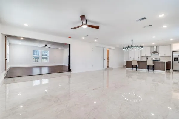 $379,000 | 610 East Tyler Street, Ennis, TX 75119