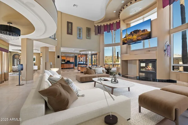 a view of an entryway with a livingroom