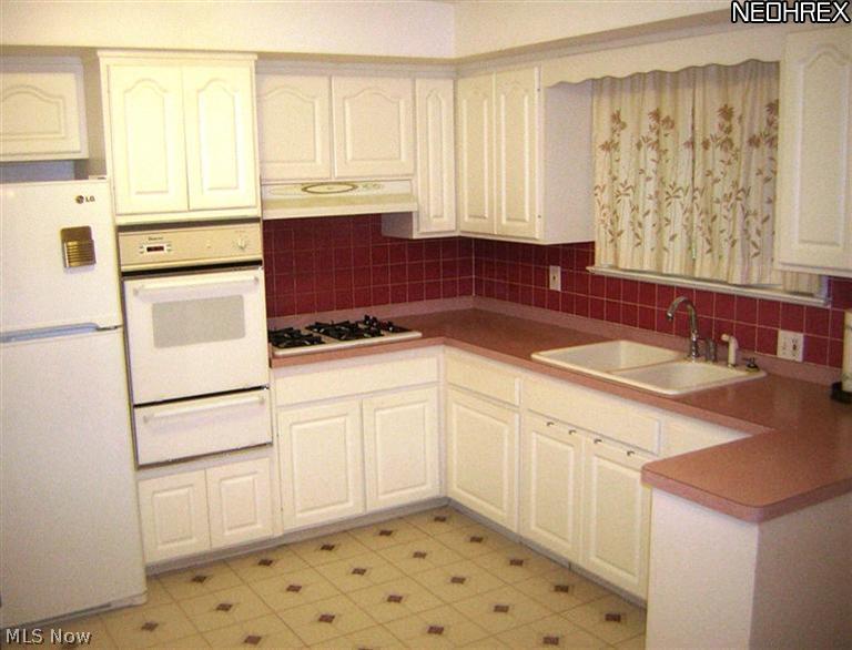 1143 Haverston Road Lyndhurst, OH 44124 - Photo 4 of 15
