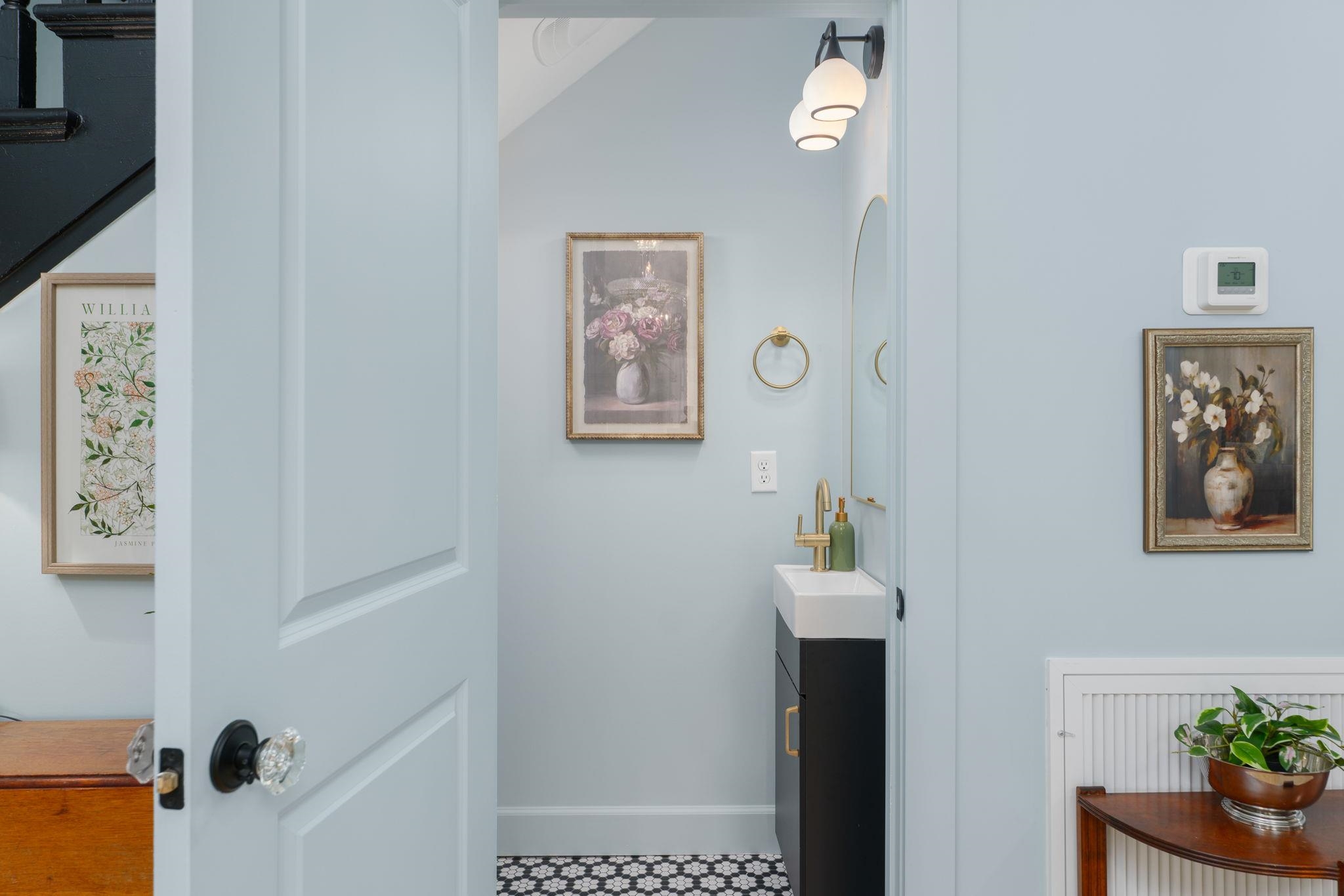 52 Spring Street St. Augustine, FL 32084 - Photo 11 of 45 a close view of a bathroom