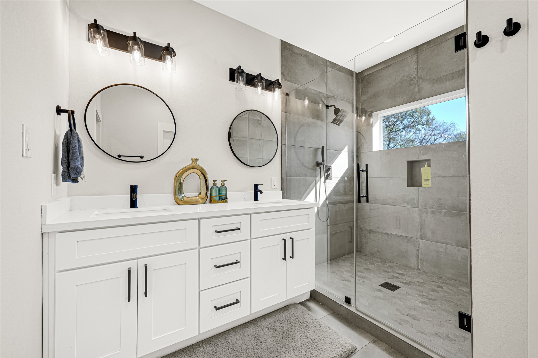 6835 Weston Street, Unit B Houston, TX 77021 - Photo 11 of 16 Master Bathroom and Shower