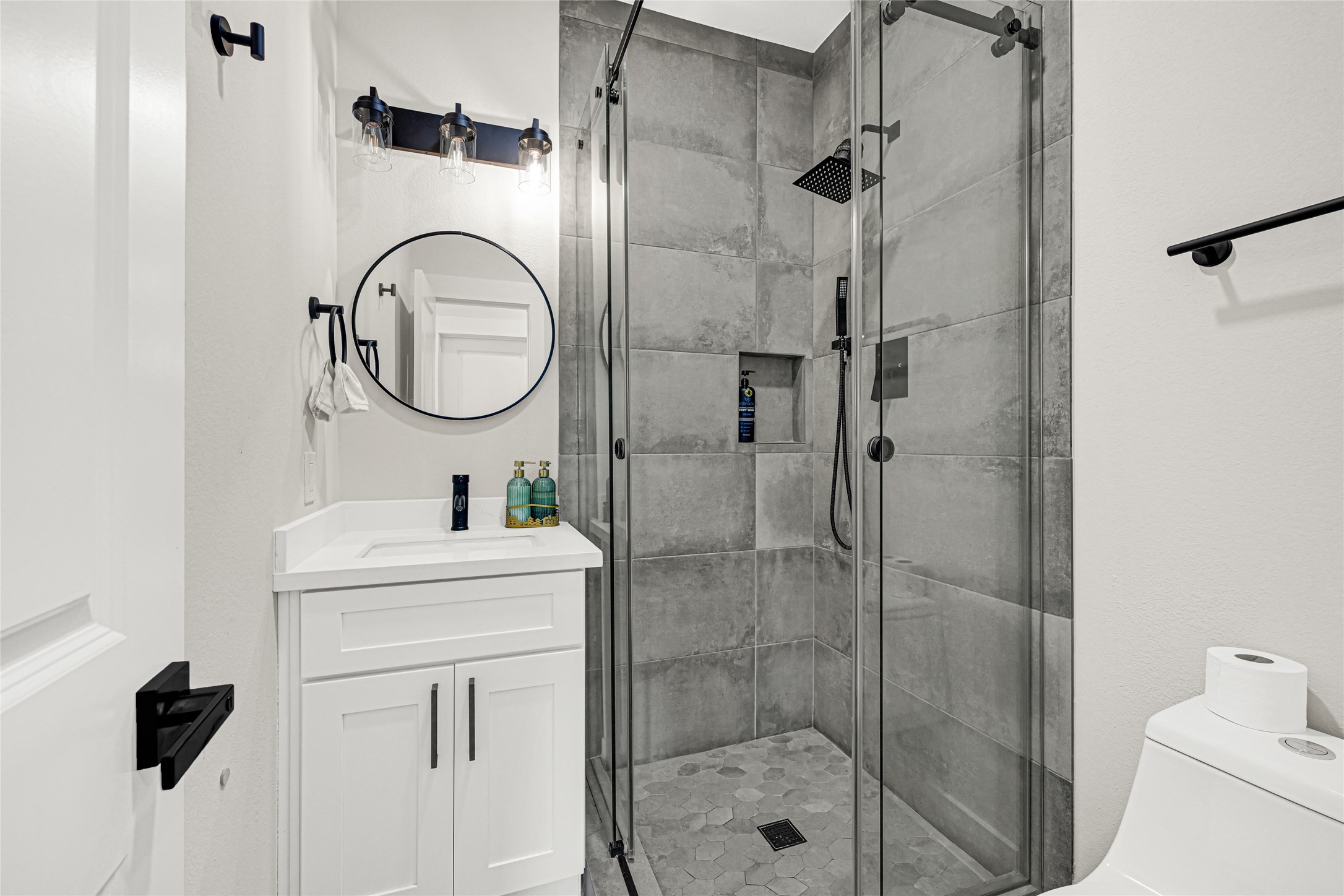 6835 Weston Street, Unit B Houston, TX 77021 - Photo 15 of 16 3rd Bathroom in Hallway