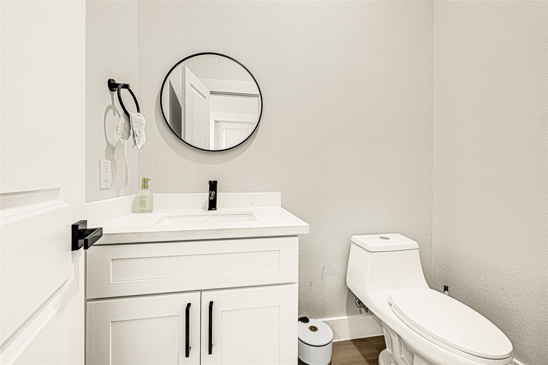 6835 Weston Street, Unit B Houston, TX 77021 - Photo 4 of 16 1/2 Bath